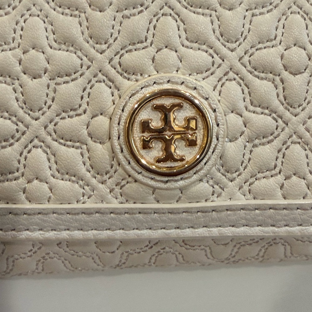 Tory Burch Beige Quilted Clutch with Gold Chain - Picture 4 of 6